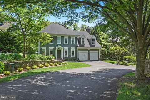 5704 Trafton Pl, Bethesda, MD 20817