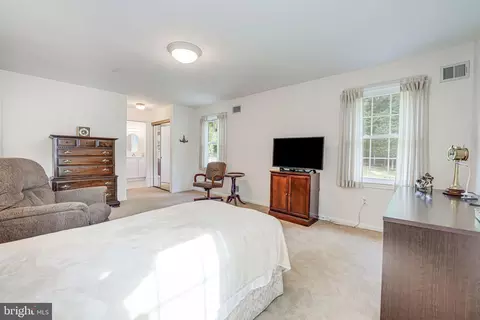 Bedroom - 13829 Turnmore Rd, Silver Spring, MD 20906 photo 2 of 7