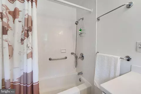 Bath - 13829 Turnmore Rd, Silver Spring, MD 20906 photo 3 of 7