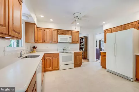 Kitchen - 13829 Turnmore Rd, Silver Spring, MD 20906 photo 3 of 4