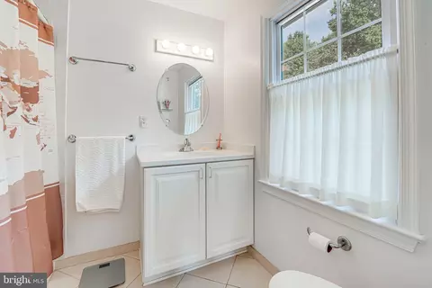 Bath - 13829 Turnmore Rd, Silver Spring, MD 20906 photo 2 of 7