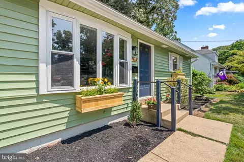 911 Kerwin Rd, Silver Spring, MD 20901 photo 3