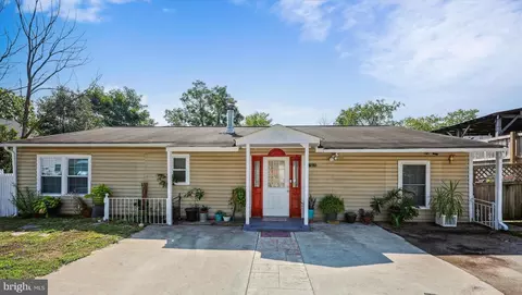 8303 Shady Spring Dr, Gaithersburg, MD 20877