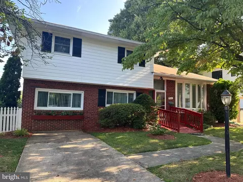 5911 Folkstone Rd, Bethesda, MD 20817