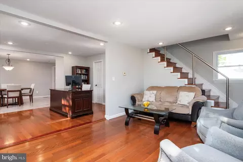 Entry Way - 707 Rosemere Ave, Silver Spring, MD 20904 photo 2 of 4