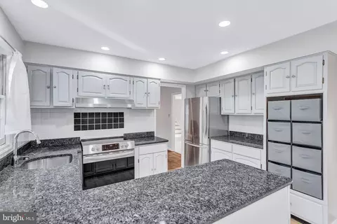 Kitchen - 13813 Beacon Hollow Ln, Silver Spring, MD 20906 photo 2 of 4