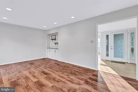 Living - 13813 Beacon Hollow Ln, Silver Spring, MD 20906 photo 3 of 4