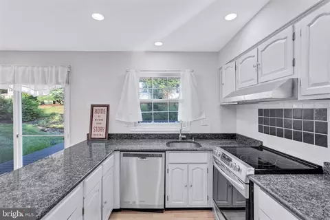 Kitchen - 13813 Beacon Hollow Ln, Silver Spring, MD 20906 photo 3 of 4