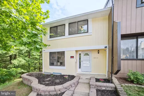 18514 Eagles Roost Dr, Germantown, MD 20874