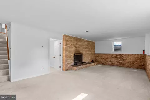 Living - 19100 Bloomfield Rd, Olney, MD 20832 photo 5 of 5