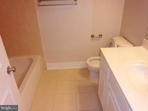 Bath - 13316 Sheffield Manor Dr #15, Silver Spring, MD 20904 photo 3 of 3