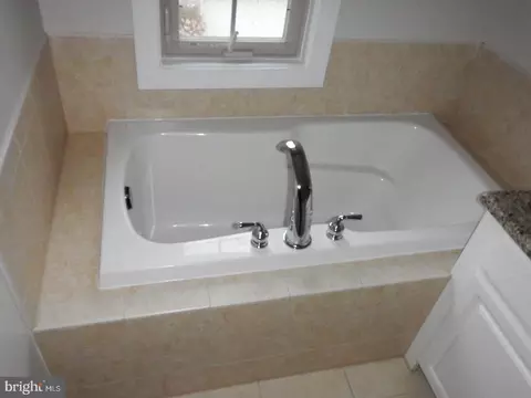 Bath - 13316 Sheffield Manor Dr #15, Silver Spring, MD 20904 photo 2 of 3