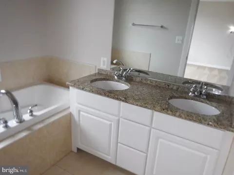 Bath - 13316 Sheffield Manor Dr #15, Silver Spring, MD 20904 photo 1 of 3