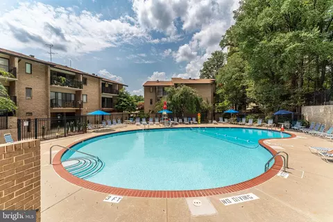 122 Monroe St #202, Rockville, MD 20850