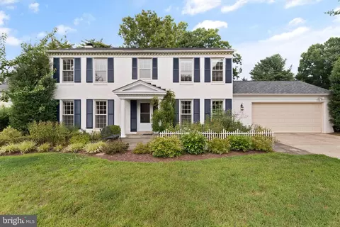 11712 Trailridge Dr, Potomac, MD 20854