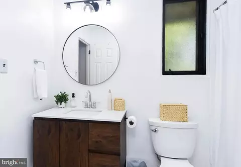 Bath - 4011 Highview Dr, Silver Spring, MD 20906 photo 1 of 2