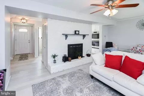 Entry Way - 4011 Highview Dr, Silver Spring, MD 20906 photo 3 of 5