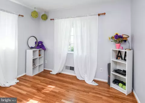 Bedroom - 4011 Highview Dr, Silver Spring, MD 20906 photo 4 of 6