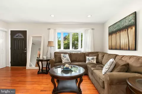 322 Woonsockett Ln, Silver Spring, MD 20905 photo 11