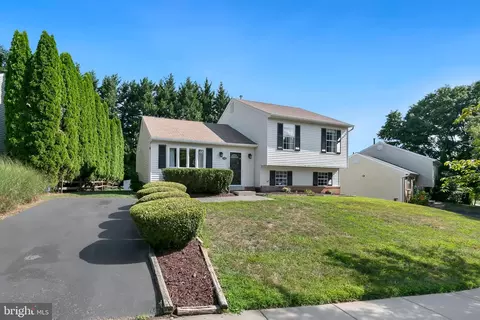 322 Woonsockett Ln, Silver Spring, MD 20905 photo 2