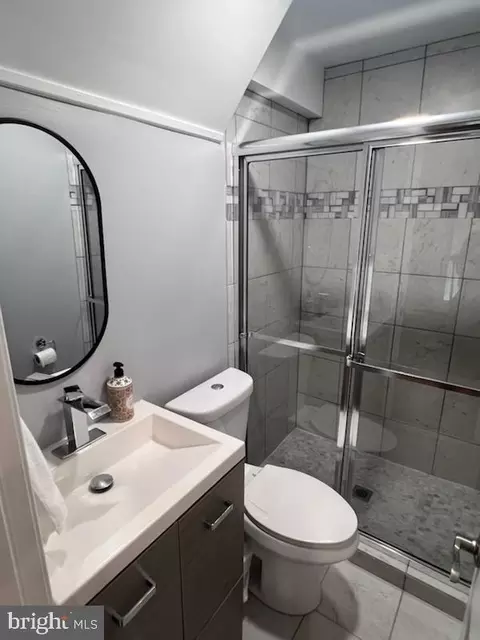 Bath - 5 Ansted Ct, Silver Spring, MD 20905 photo 2 of 5