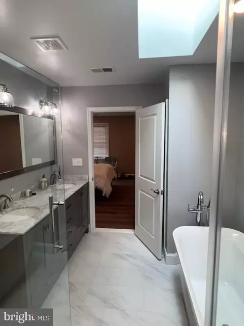 Bath - 5 Ansted Ct, Silver Spring, MD 20905 photo 5 of 5