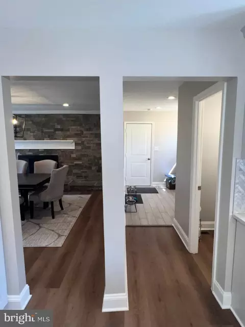 Entry Way - 5 Ansted Ct, Silver Spring, MD 20905 photo 2 of 4
