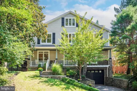 8205 Hampden Ln, Bethesda, MD 20817