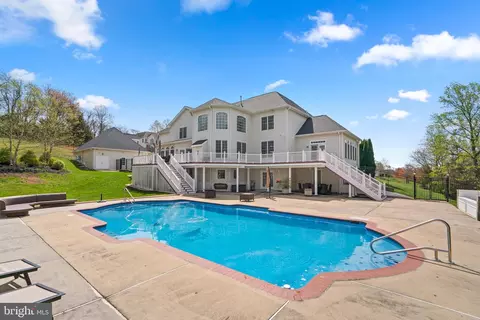 9323 Heather Field Ct, Gaithersburg, MD 20882