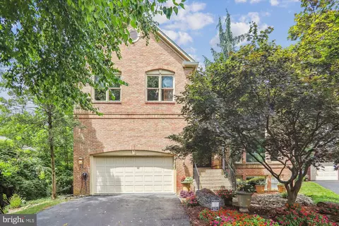 9427 Spruce Tree Cir, Bethesda, MD 20814