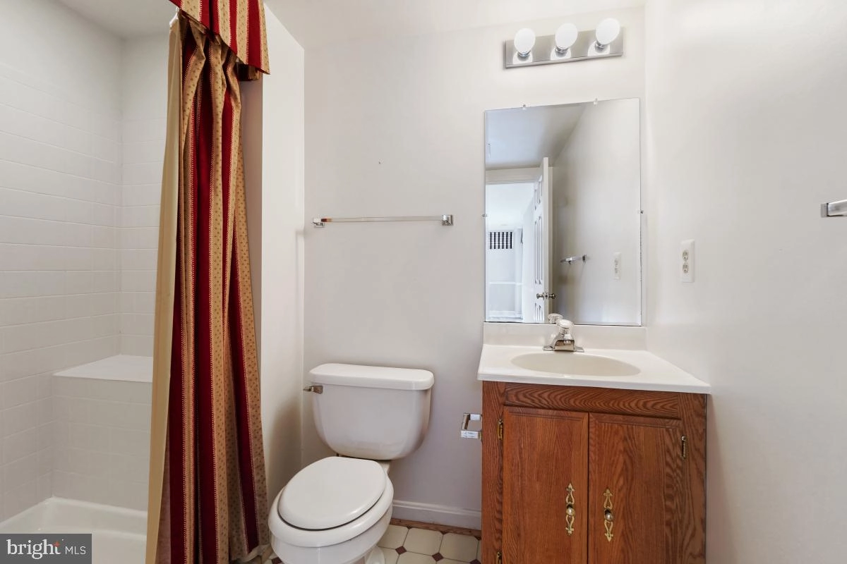 Bath - 17109 Tom Fox Ave, Poolesville, MD 20837 photo 5 of 5