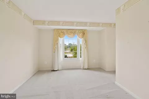 Living - 17109 Tom Fox Ave, Poolesville, MD 20837 photo 4 of 4
