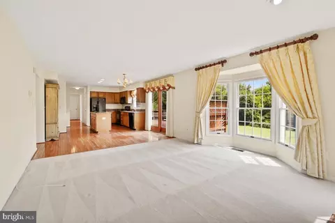 Living - 17109 Tom Fox Ave, Poolesville, MD 20837 photo 3 of 4