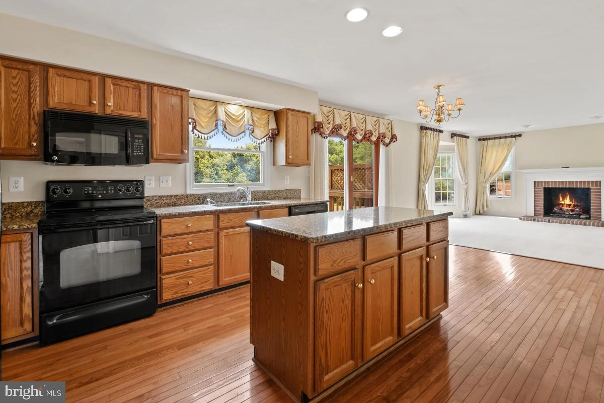 Kitchen - 17109 Tom Fox Ave, Poolesville, MD 20837 photo 4 of 4