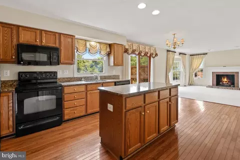 Kitchen - 17109 Tom Fox Ave, Poolesville, MD 20837 photo 4 of 4