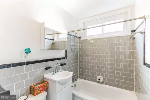 Bath - 3903 Lantern Dr, Silver Spring, MD 20902 photo 1 of 2