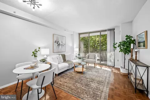 7111 Woodmont Ave #205, Chevy Chase, MD 20815