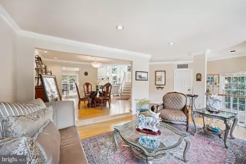 10921 Bloomingdale Dr, Rockville, MD 20852