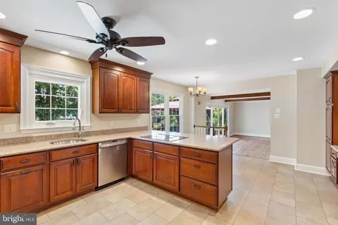 17020 Barn Ridge Dr, Silver Spring, MD 20906 photo 9