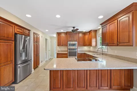 17020 Barn Ridge Dr, Silver Spring, MD 20906 photo 10