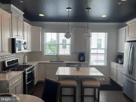 Kitchen - 12717 Vuillard St, Silver Spring, MD 20906 photo 4 of 9