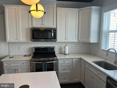 Kitchen - 12717 Vuillard St, Silver Spring, MD 20906 photo 7 of 9