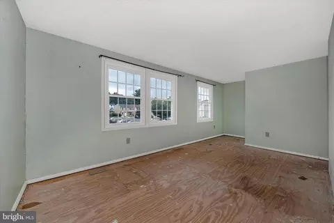 Living - 1405 Farmcrest Way, Silver Spring, MD 20905 photo 2 of 13