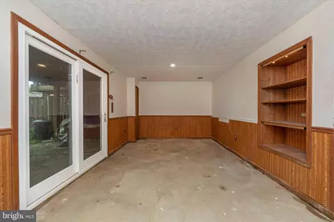 Living - 1405 Farmcrest Way, Silver Spring, MD 20905 photo 4 of 13