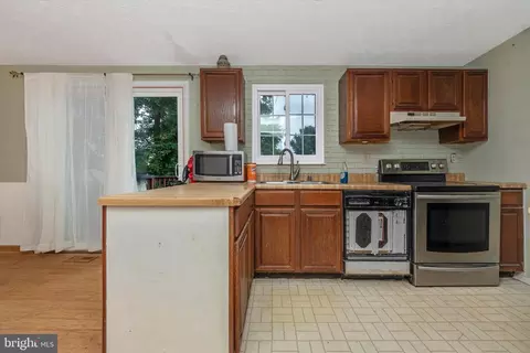 Kitchen - 1405 Farmcrest Way, Silver Spring, MD 20905 photo 2 of 3