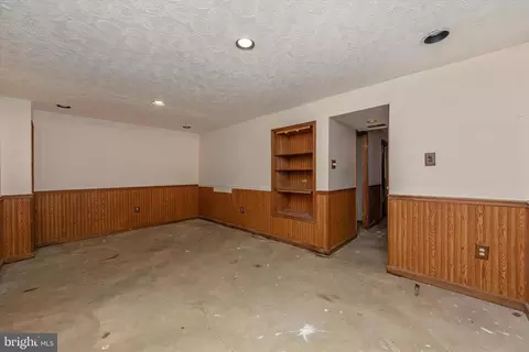 Living - 1405 Farmcrest Way, Silver Spring, MD 20905 photo 5 of 13