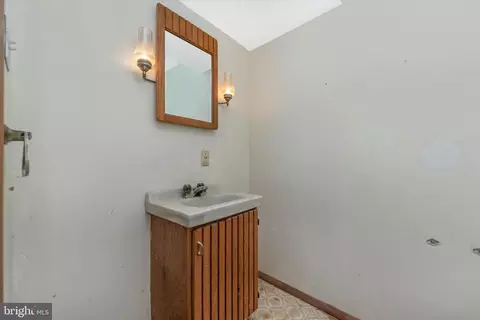 Entry Way - 1405 Farmcrest Way, Silver Spring, MD 20905 photo 2 of 3
