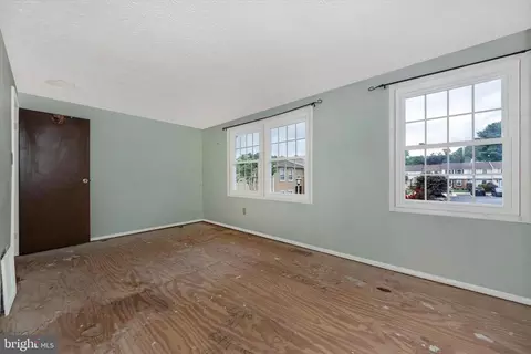 Living - 1405 Farmcrest Way, Silver Spring, MD 20905 photo 13 of 13