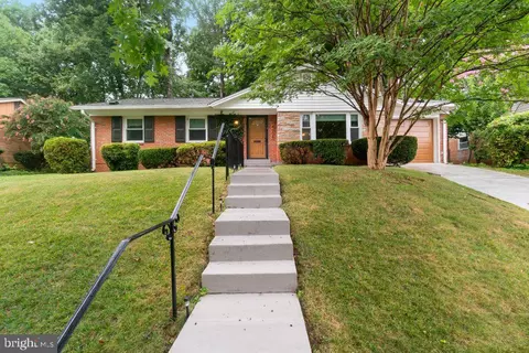 14008 Parkland Dr, Rockville, MD 20853