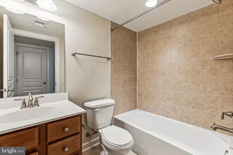 Bath - 1745 Chiswick Ct, Silver Spring, MD 20904 photo 5 of 5